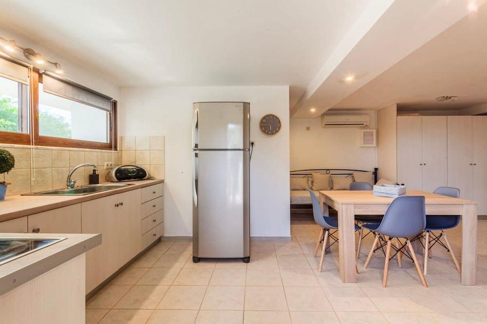 Mani s Aura Seaside-enchanting Stone Gem