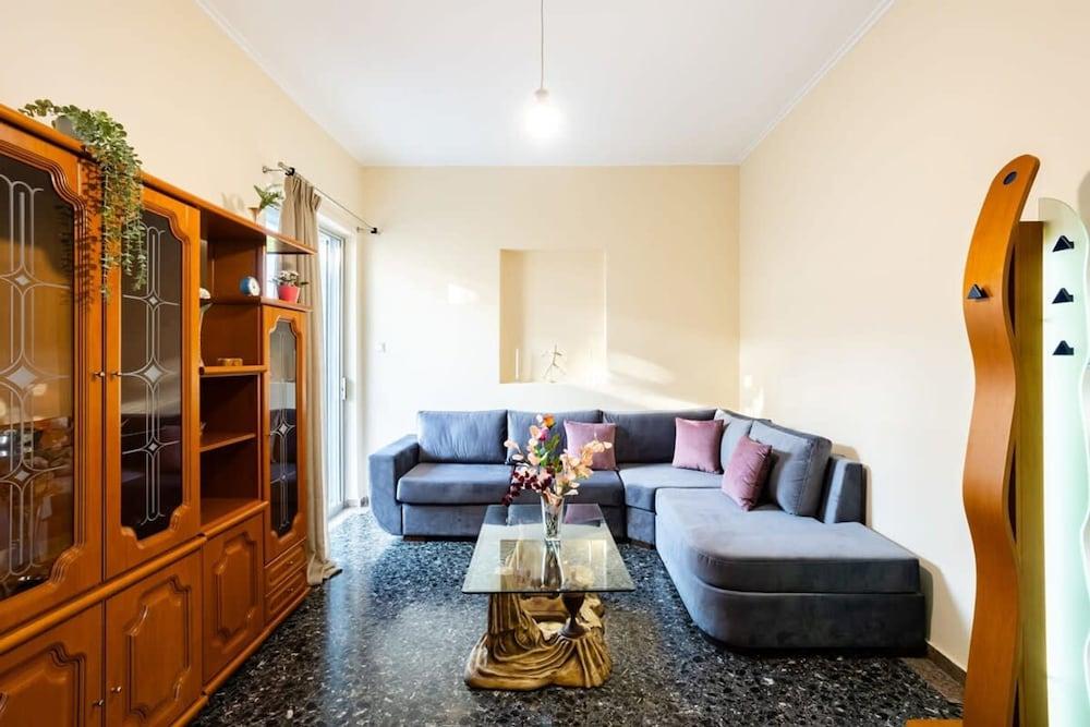 Avia Seaview Getaway - Konstantina s Hidden Haven