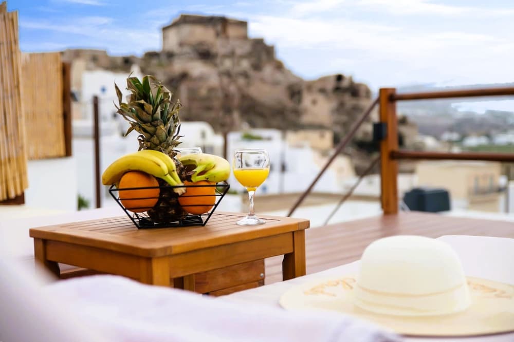 Santorini Rooftop Hot Tub Suite w Panoramic Views
