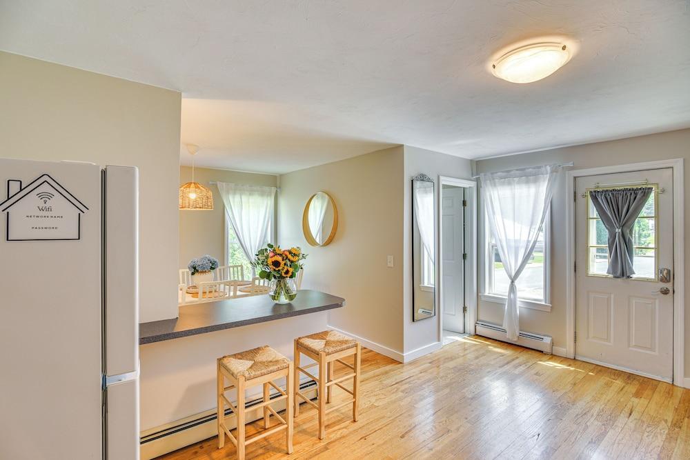 Wakefield Escape: Walk to Downtown & Near Beaches!