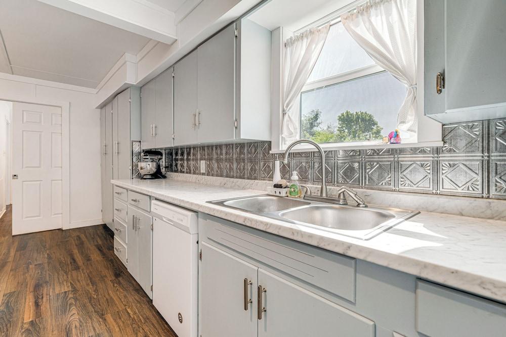 Fire Pit & Yard: Dog-friendly Spicewood Home