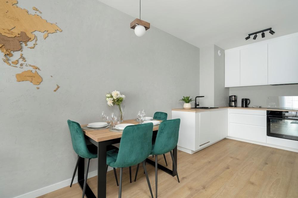 Apartment With Parking by Renters