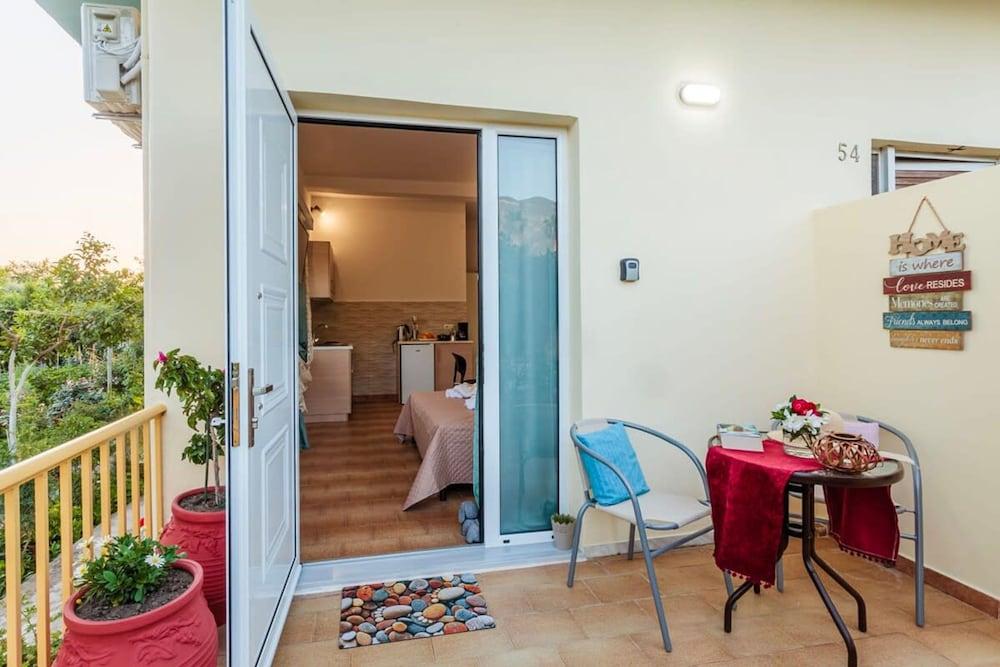 Summer Rose Garden Getaway - A Step to the Beach