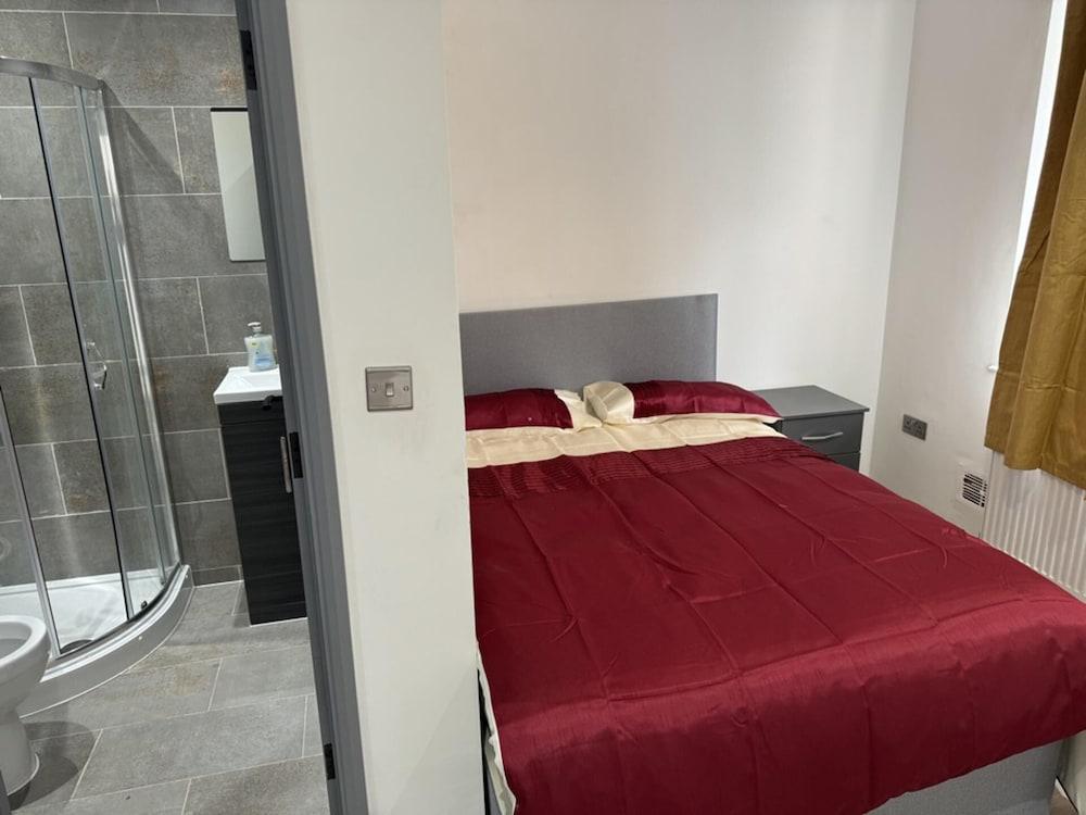 Drayton Dream House - 6 Bedrooms