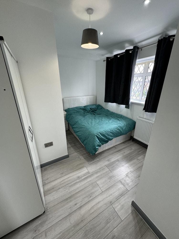 Drayton Dream House - 6 Bedrooms