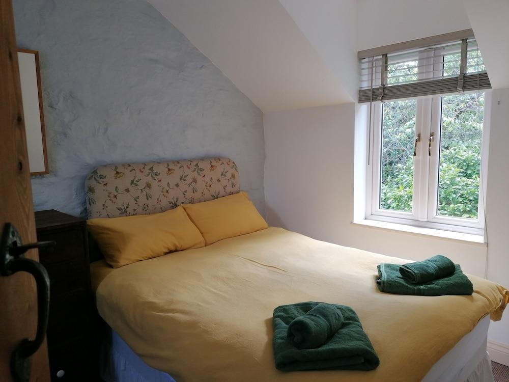 Countryside Cottage Retreat at Ty'r Cwm Farm