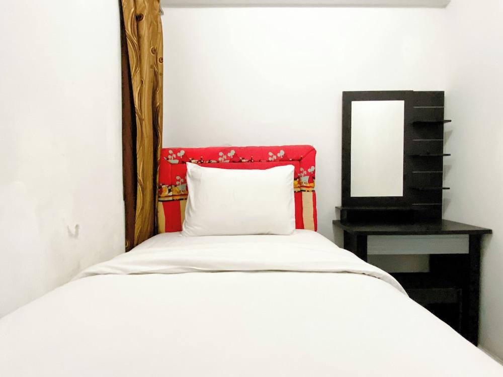 Warm And Cozy 2Br Mutiara Bekasi Apartment