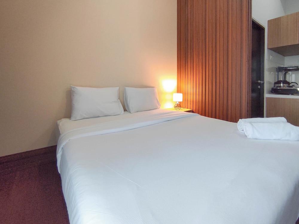 Homey Studio With Easy Pool Access Apartment At Suncity Residence