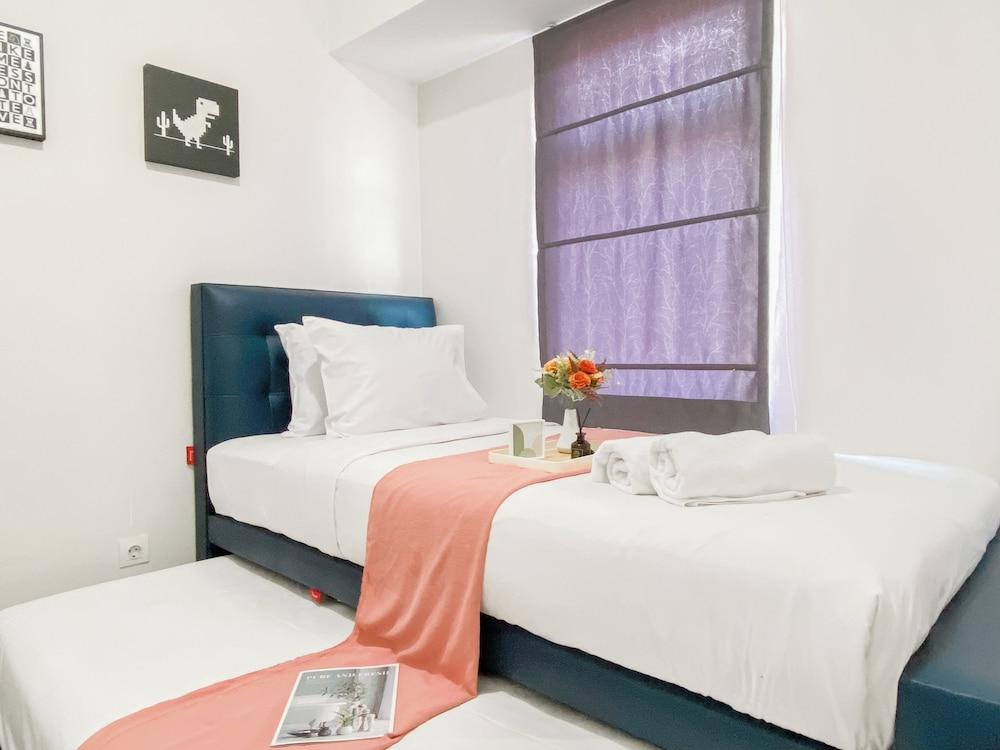 Comfy And Well Furnished 2Br Springlake Summarecon Bekasi Apartment