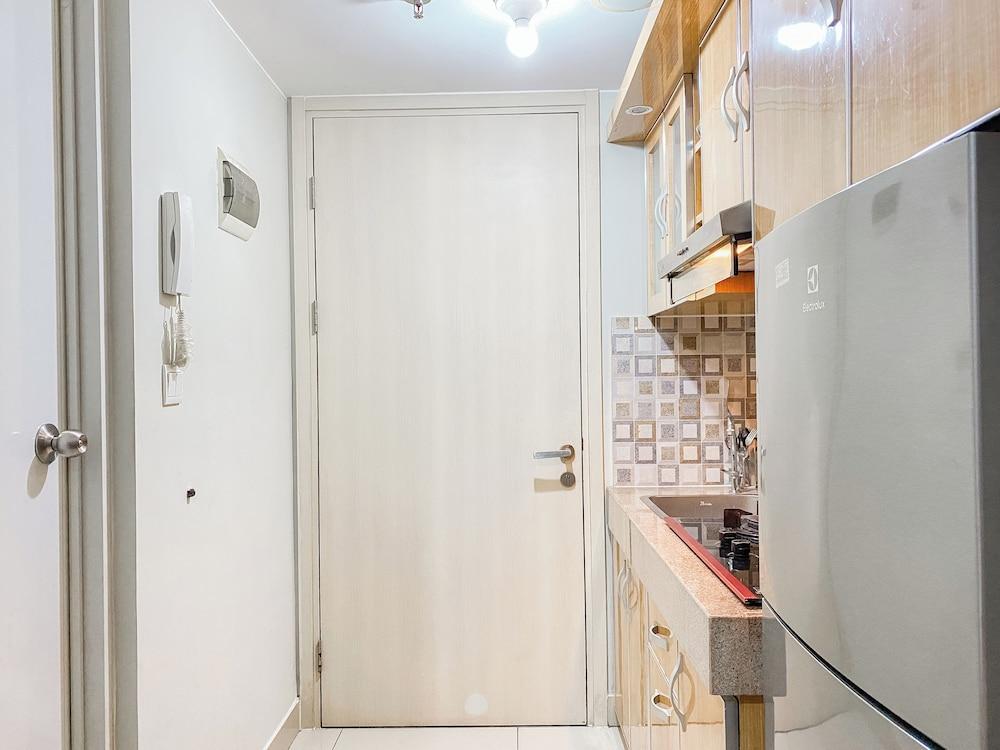 Well Designed Studio Springlake Summarecon Bekasi Apartment