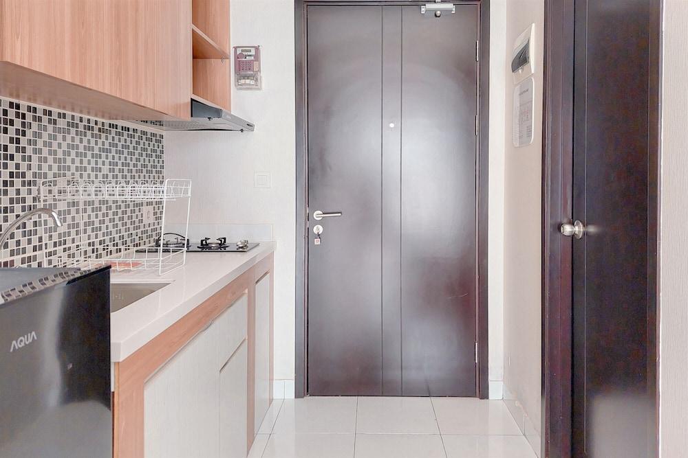 Good And Comfy Studio At Casa De Parco Apartment