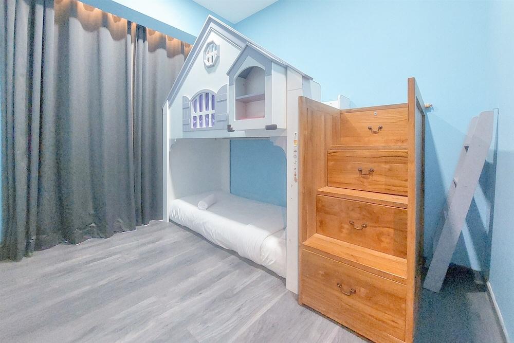 Spacious And Comfy 3Br At M-Town Signature Apartment