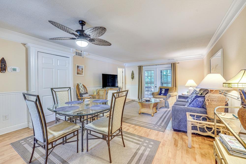 Fernandina Beach Condo w/ Pool + Path to Beach!