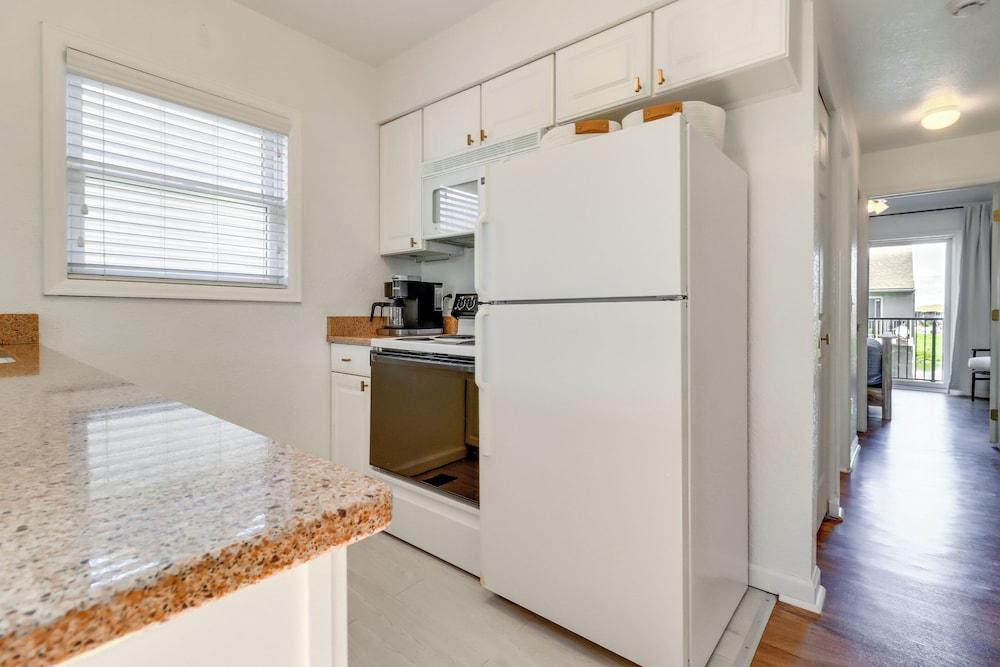 Lake Erie Getaway w/ Dock ~ 13 Mi to Port Clinton!