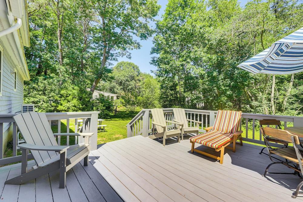 Kennebunk Getaway w/ Deck < 3 Mi to Beaches!