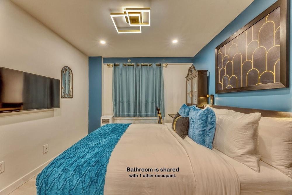 Art Deco Broadway Bedroom (with Shared Common Area)