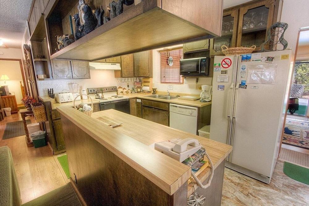 Bambi's Bunkhouse 3 Bedroom Home by RedAwning