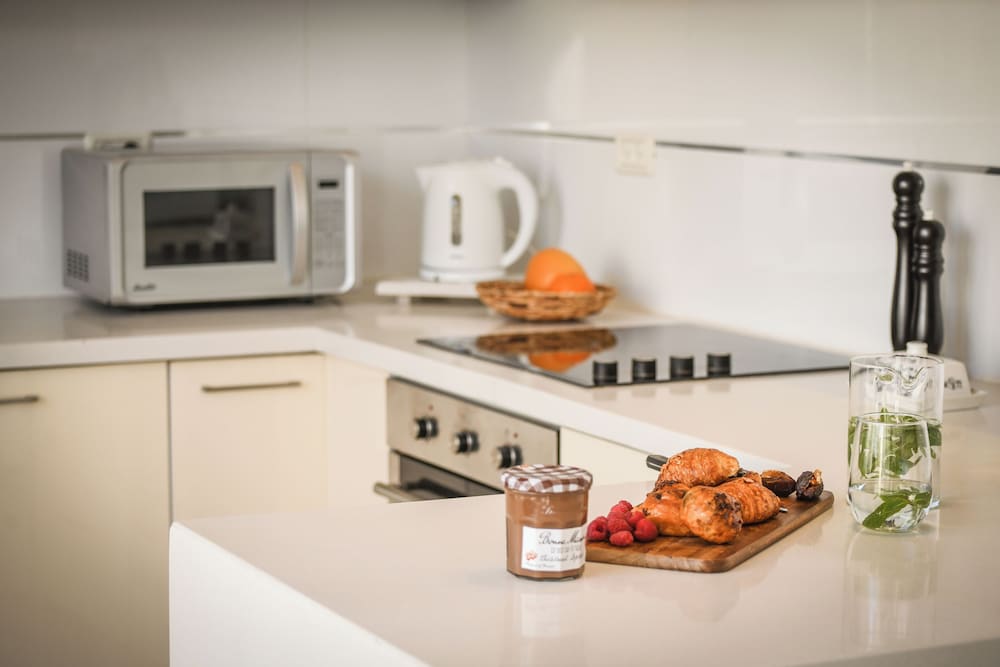 Charming 1BR Apt by Sea N' Rent