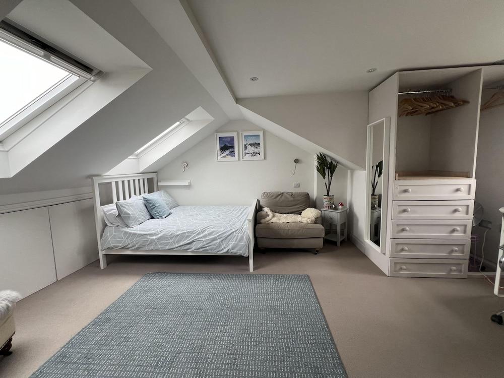 London Charm on Connaught Avenue