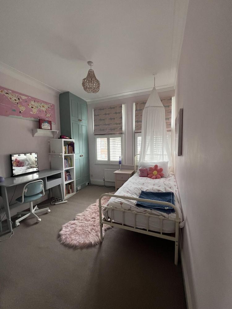 London Charm on Connaught Avenue