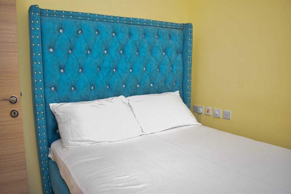 Lux Suites Buxton Point Apartments