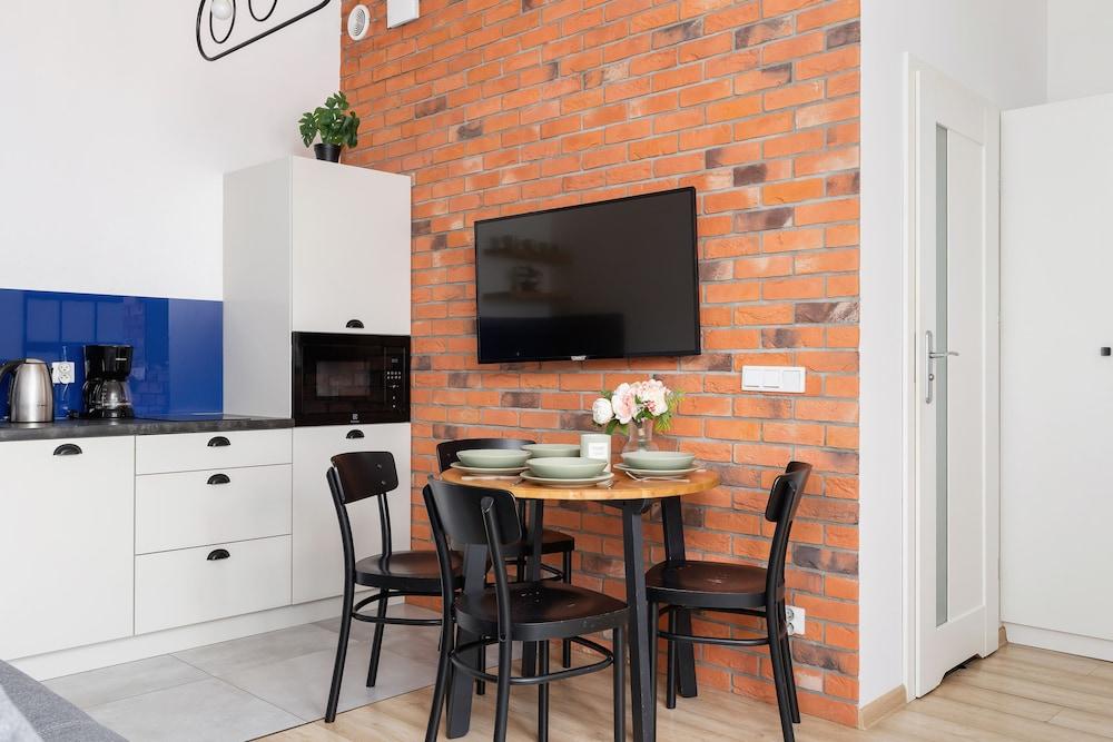 Dietla Apartment With A/C by Renters