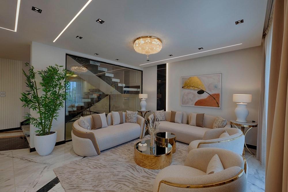 Vesta - Luxury Villa - 3BR - CFC II