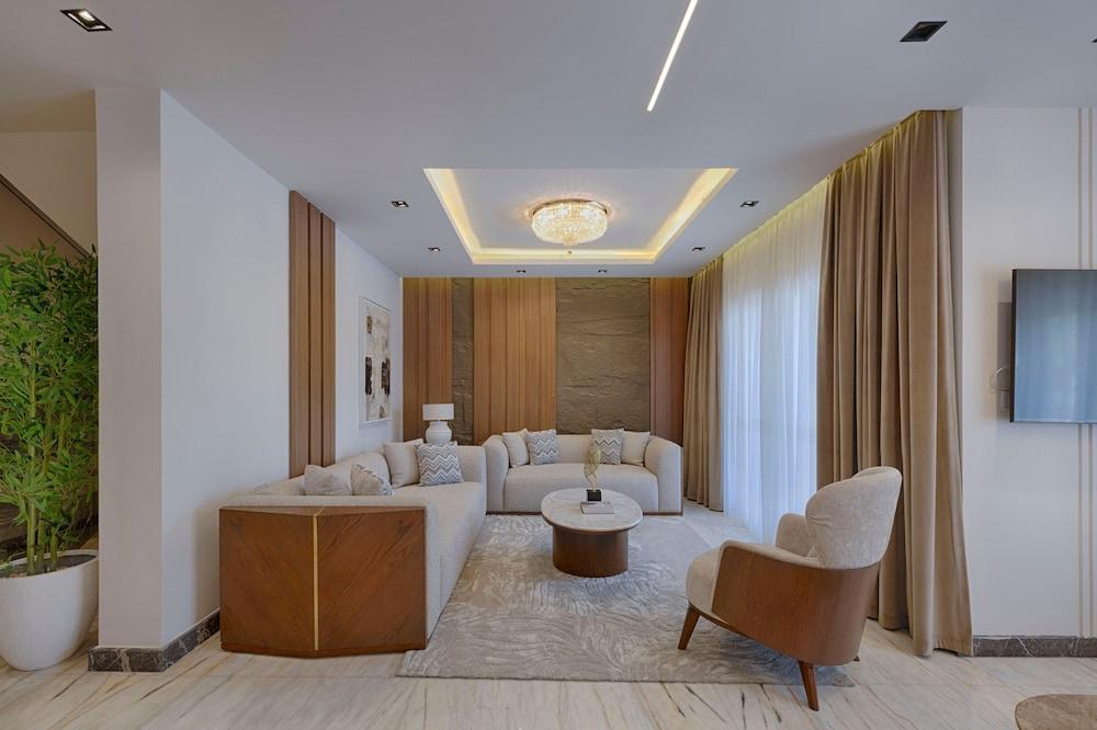 Vesta - Luxury Villa - 3BR - CFC I