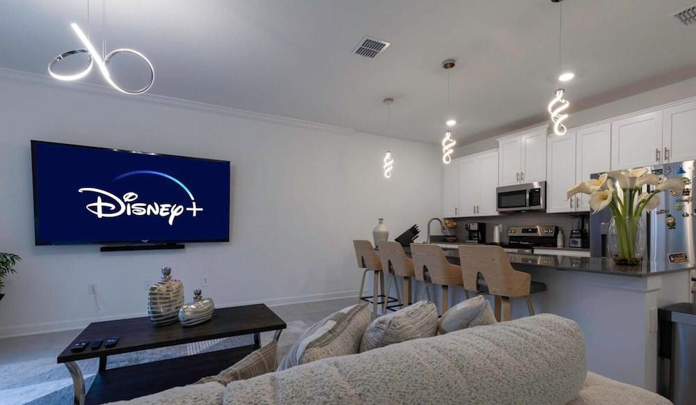 Amazing House Near the Parks