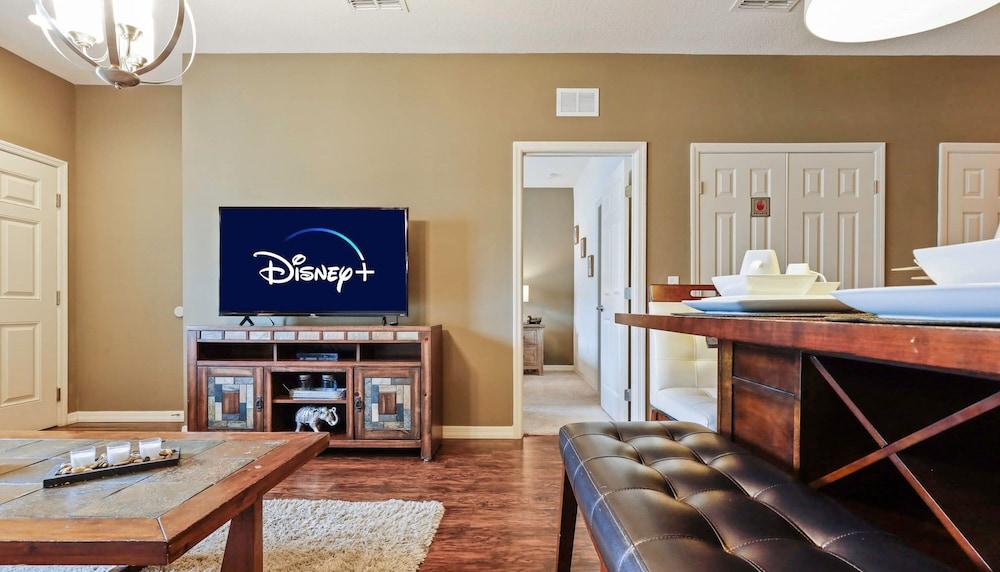 Family Spacious 3BR Townhouse With Pool Access