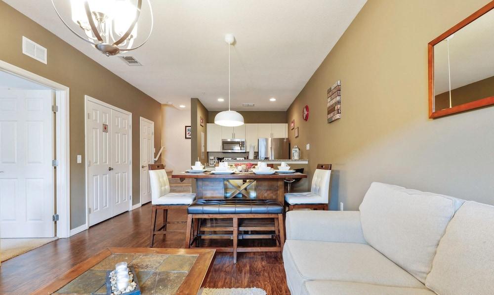 Family Spacious 3BR Townhouse With Pool Access