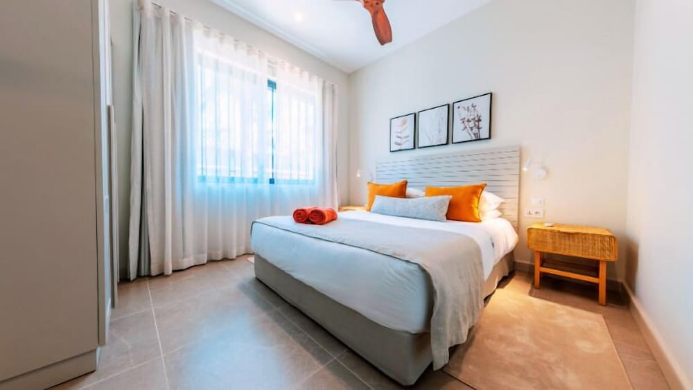 Beach and Mountain by Horizon Holidays