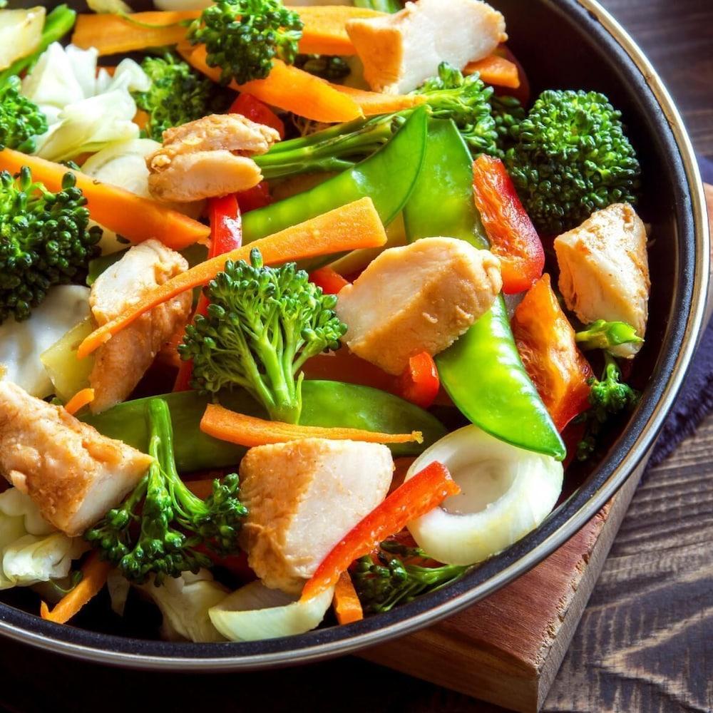 Room in Guest Room - Fly in Viareggio Beach in Front of the Famous Promenade With Shops and Establishments