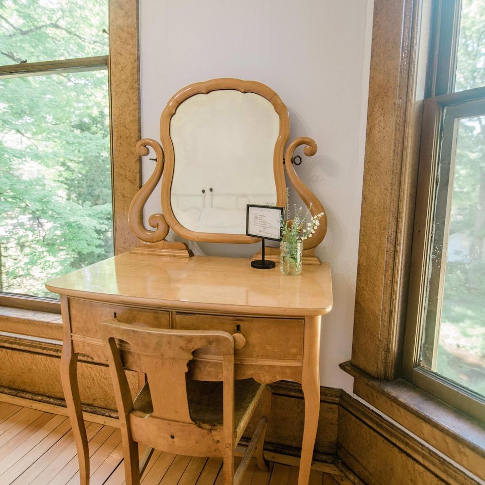 Amelia Room BW Boutique Hotel