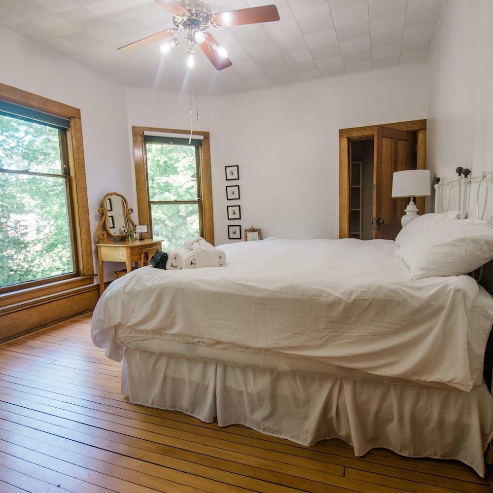 Amelia Room BW Boutique Hotel