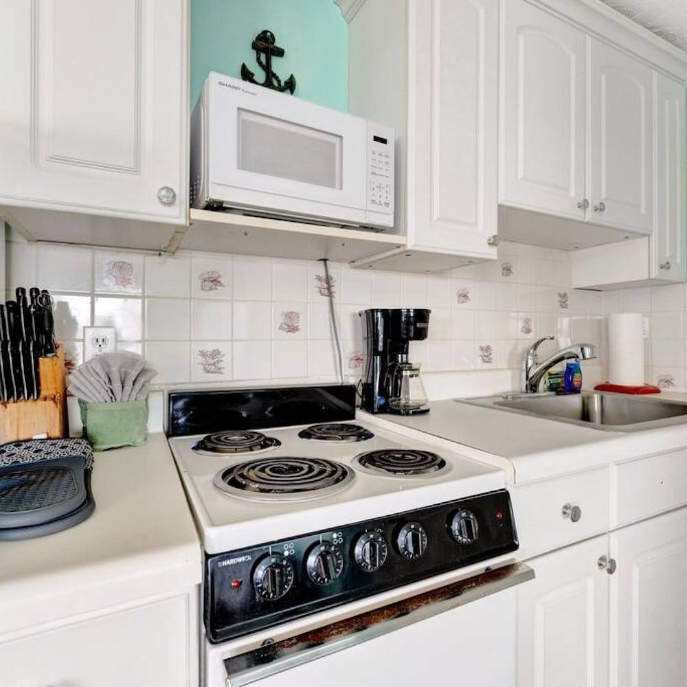 The Seashell Suite w Private Balcony Walk 2 Beach