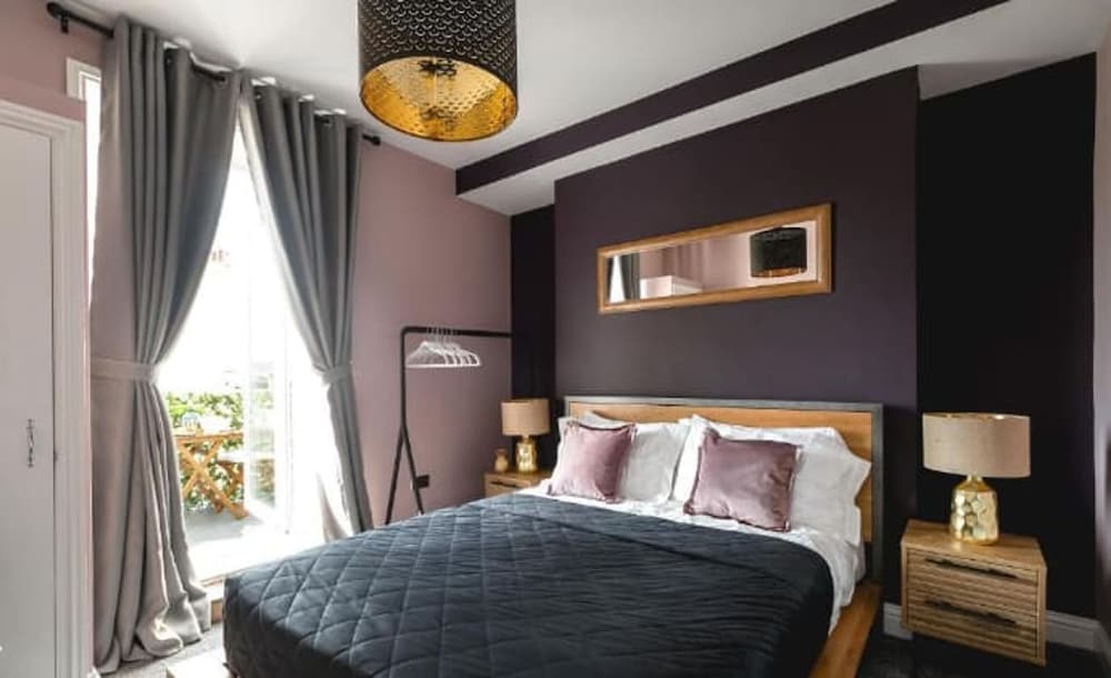 Designer Retreat 5 Location Balcony Parking