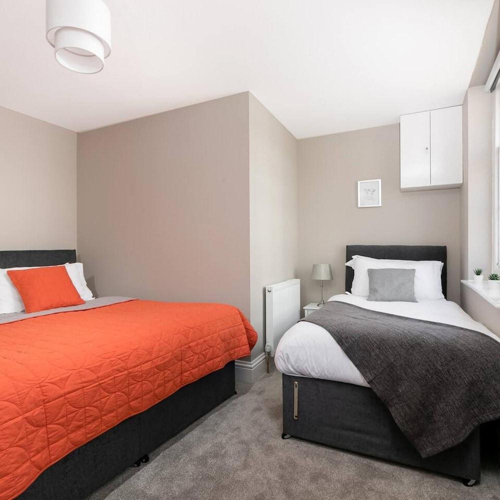 Comfy 5 Location Few Steps From BA I360