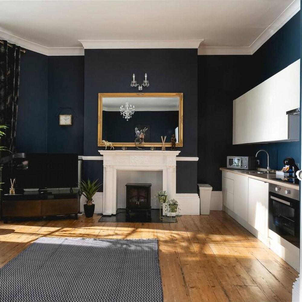 Marine Parade Sea View 2-bedroom Apartment