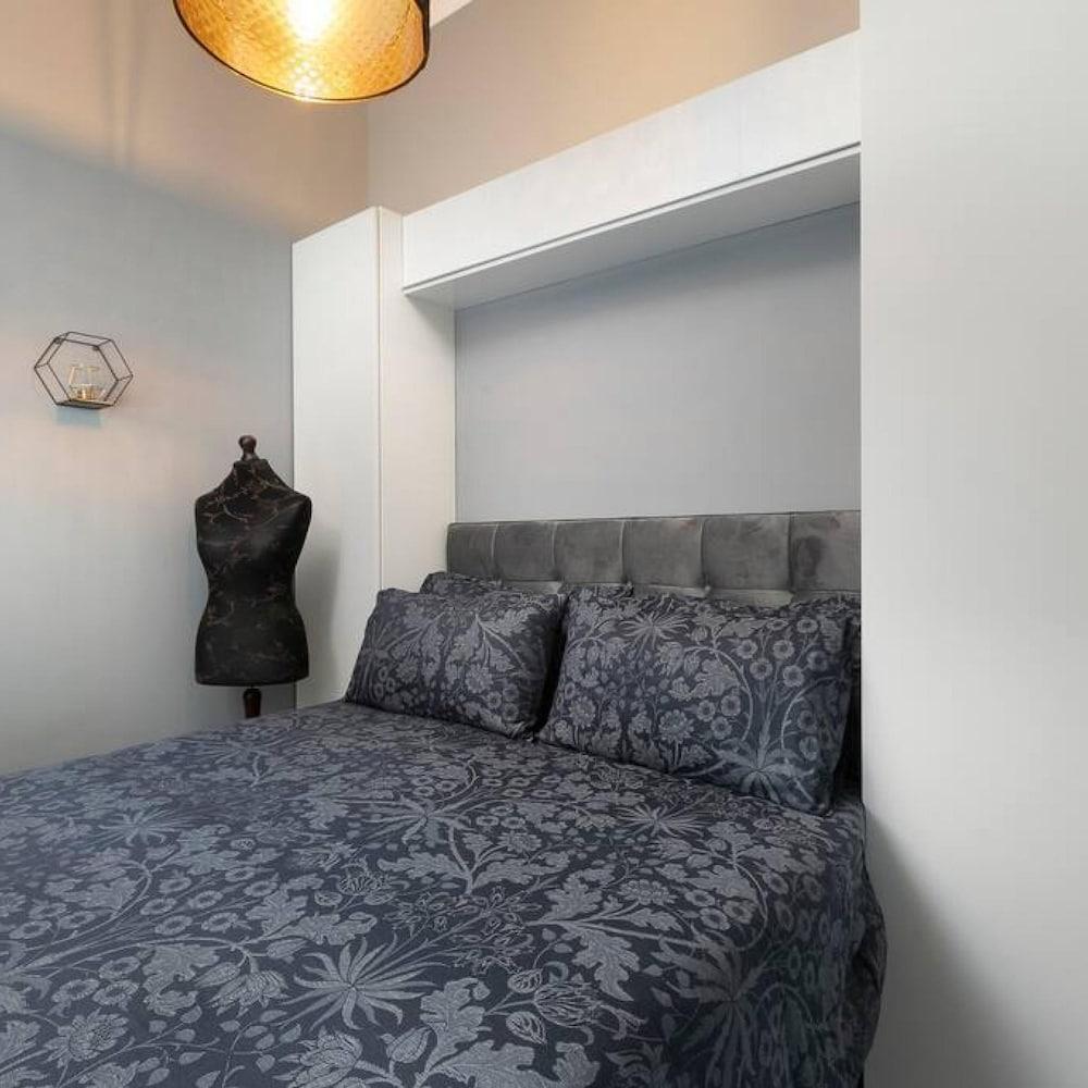 Marine Parade Sea View 2-bedroom Apartment