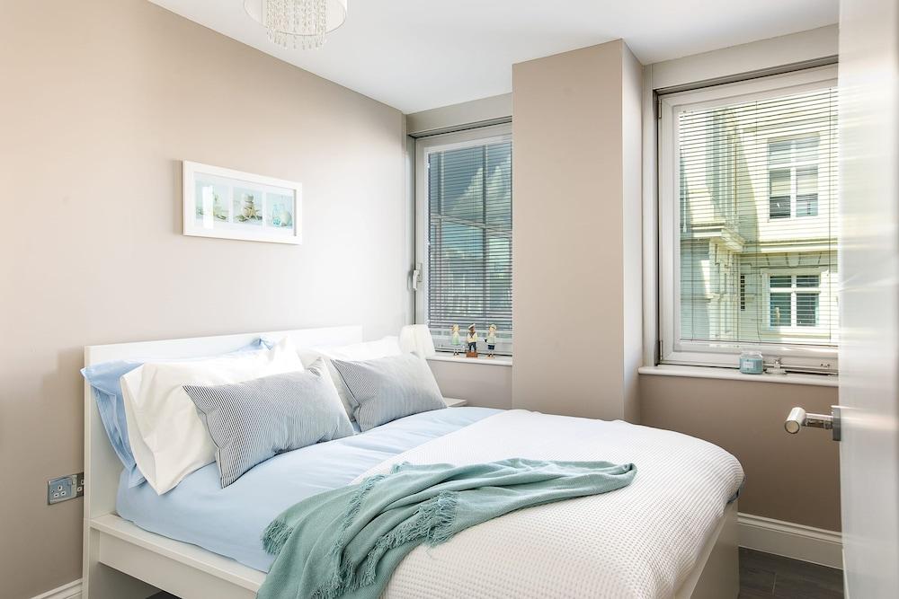 Comfy Bright 5 Brighton Beach Doorstep Retreat