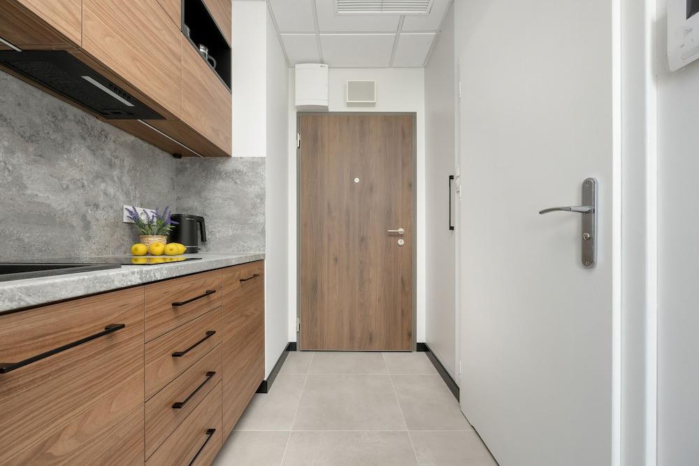 Business Apartment Parking by Renters