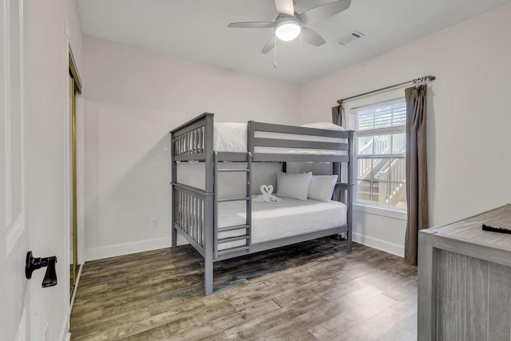 Elegant 3BR Condo- Magnolia North 101