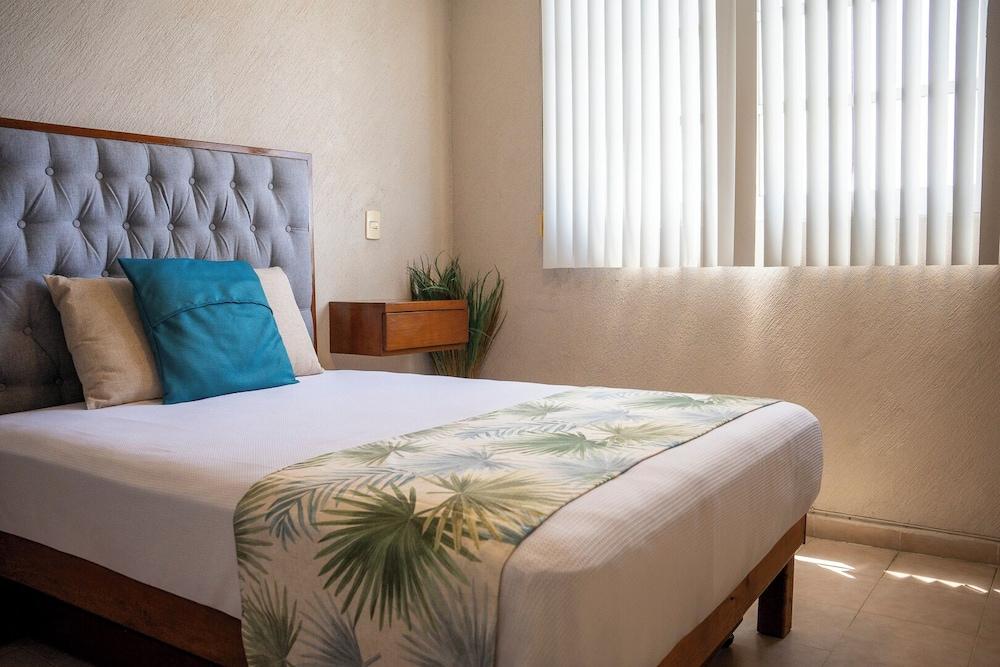 New Acapulco Retreat Garden Pool & Gym