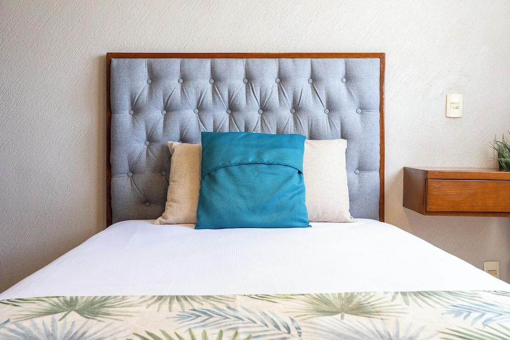 New Acapulco Retreat Garden Pool & Gym