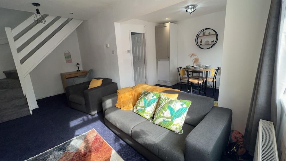 Cozy 2 Bedhouse 20mins From Manchester City Centre