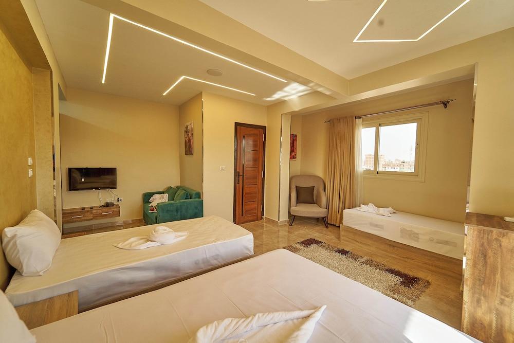 New Gardenia Pyramids View