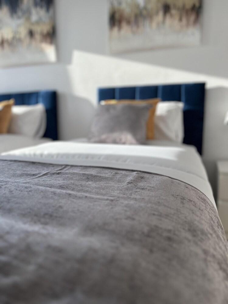 Spacious 2BR City Center Apartment