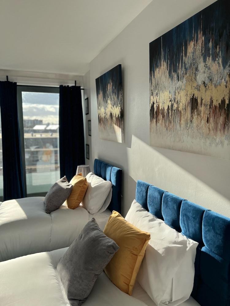 Spacious 2BR City Center Apartment