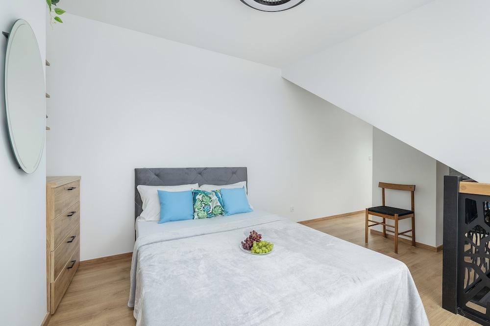 Two-level Apartment by Renters Prestige